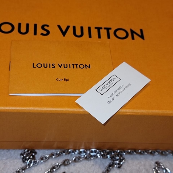 Louis Vuitton Twist Wallet on Chain bag - Picture 7 of 8
